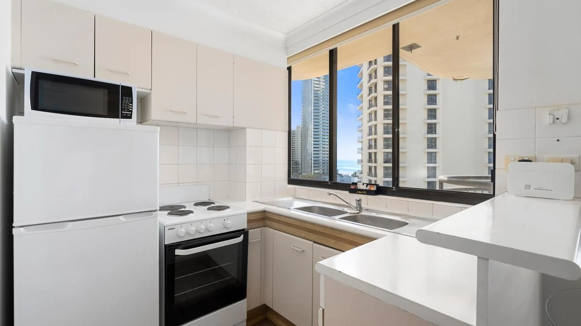 Beachcomber Resort - Official Gold Coast